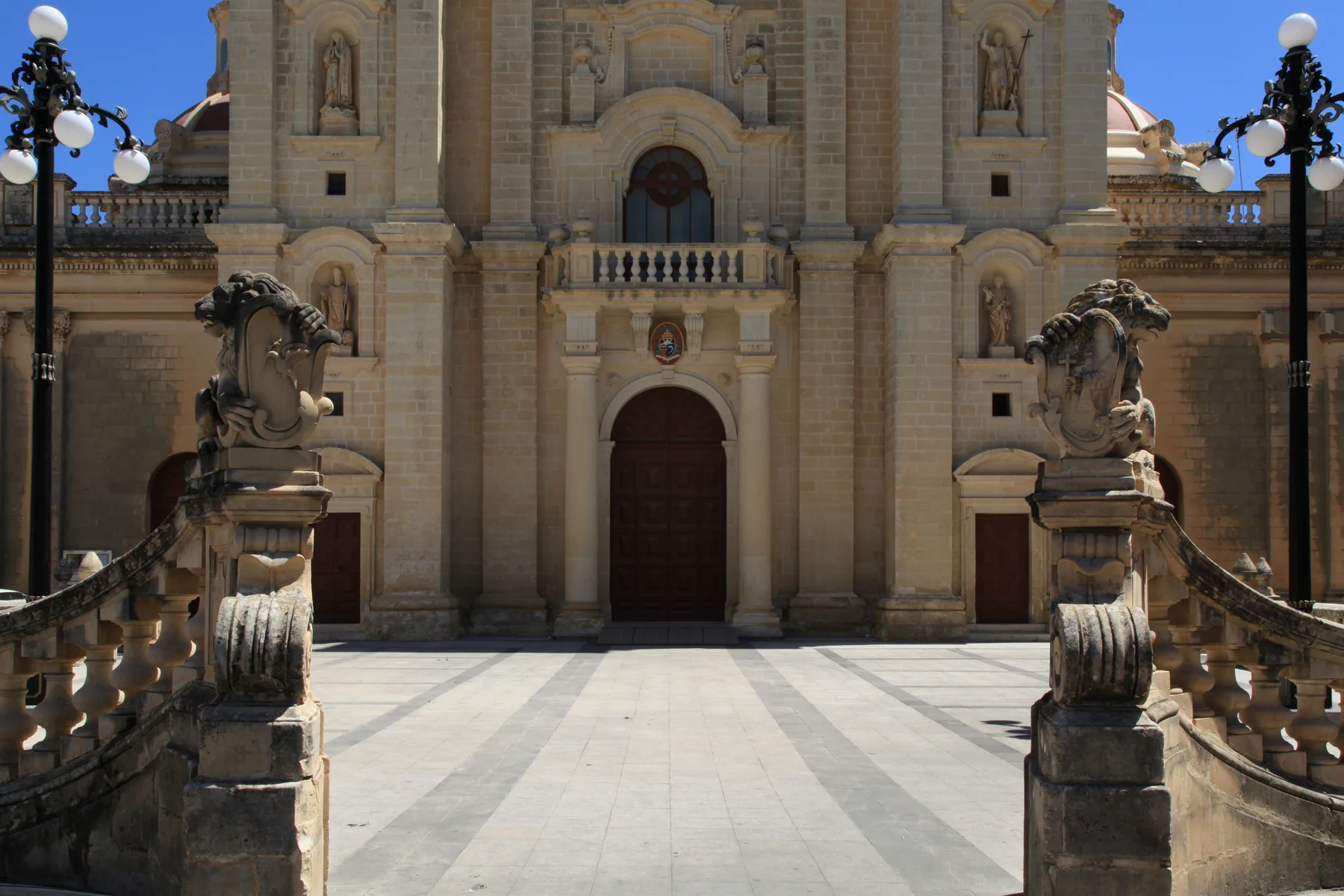 Façade and forecourt of the parish church at Misraħ San Filep in Ħaż-Żebbuġ